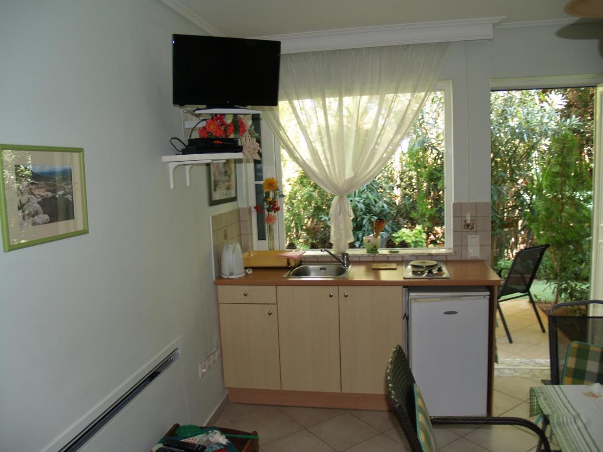 Villa Verde Apart-Hotel Nea Makri Exterior photo